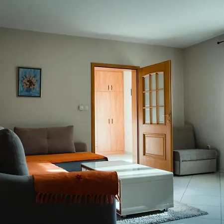 Rozic - With Private Seasonal Heated Pool *