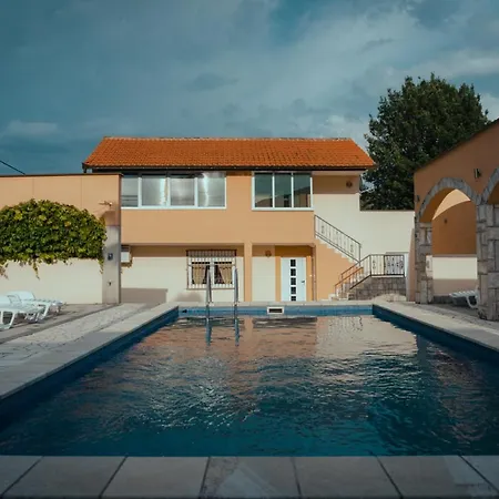 Rozic - With Private Seasonal Heated Pool Apartment