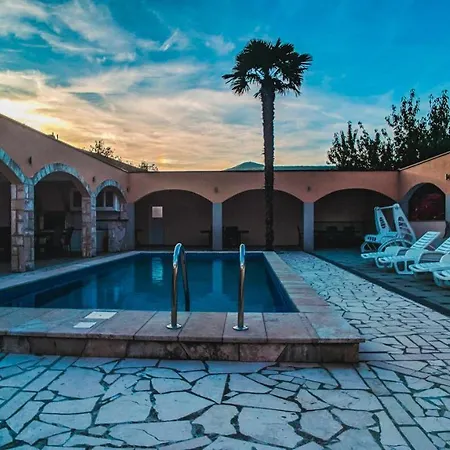 Apartment Rozic - With Private Seasonal Heated Pool *