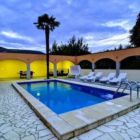 Rozic - With Private Seasonal Heated Pool